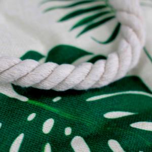 Bolso shopper con asas largas, cierre de cremallera y diseño boho elegante. Se puede ser poco de la asa trenzada y el estampado de una hoja tropical