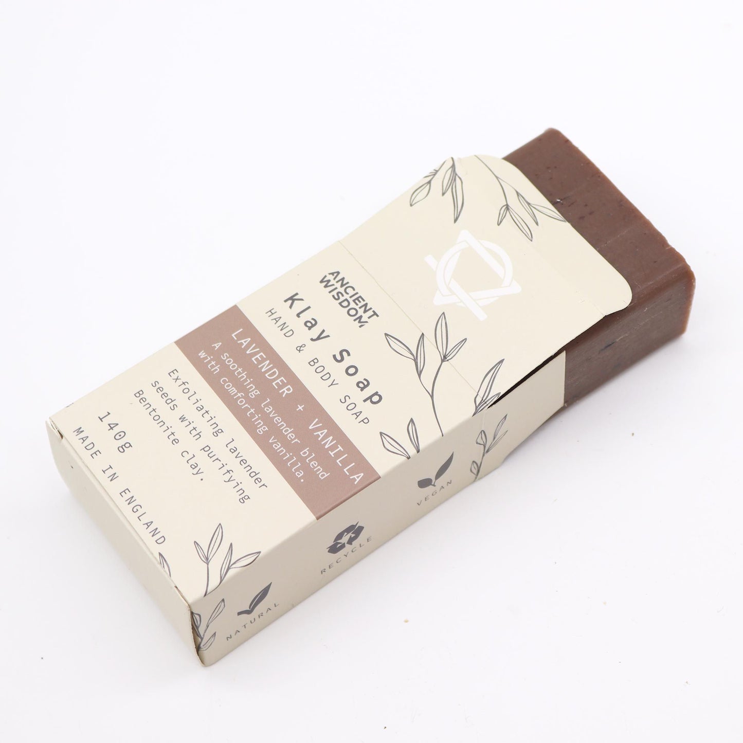 Jabón artesanal de arcilla con lavanda y vainilla. Vegano y natural, para limpieza profunda y piel equilibrada.